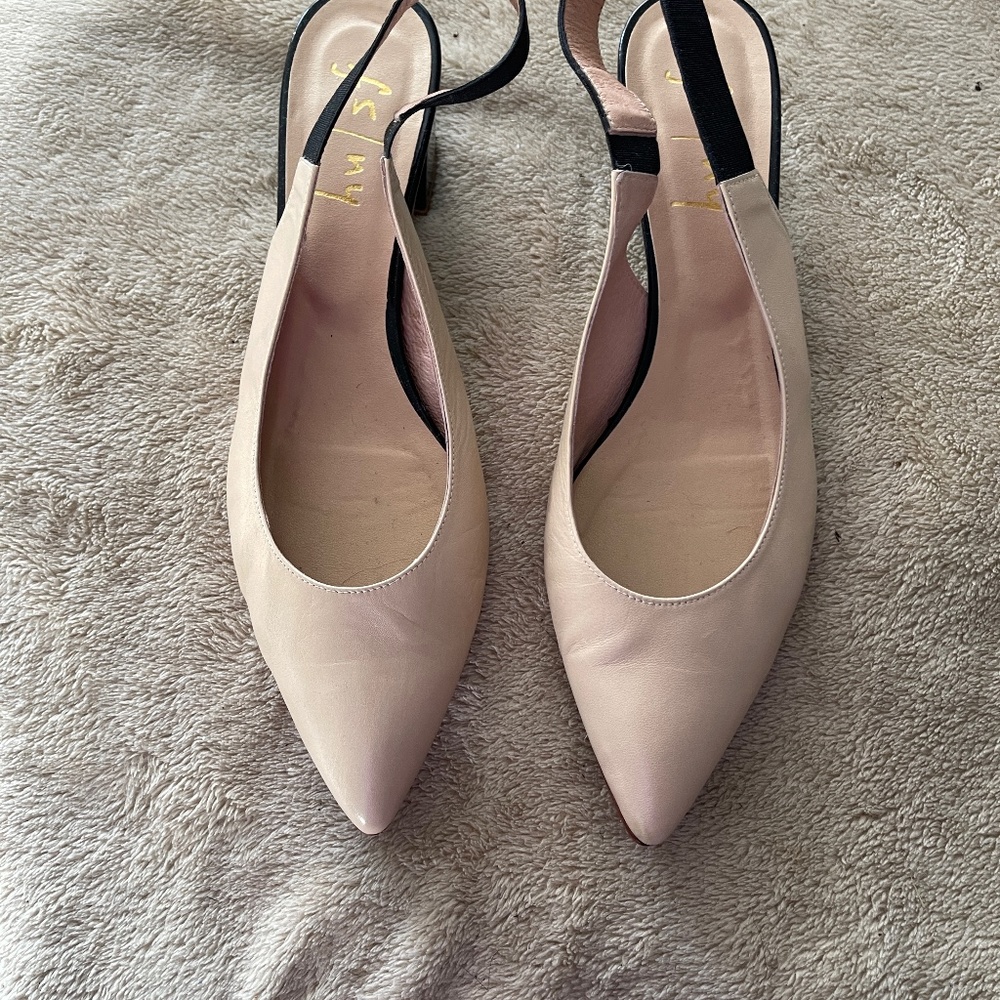 Sling-backs with chunky heel.